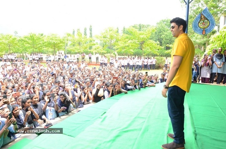 Evaru Team at Chaitanya  College - 6 / 35 photos