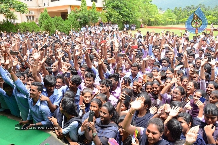 Evaru Team at Chaitanya  College - 8 / 35 photos