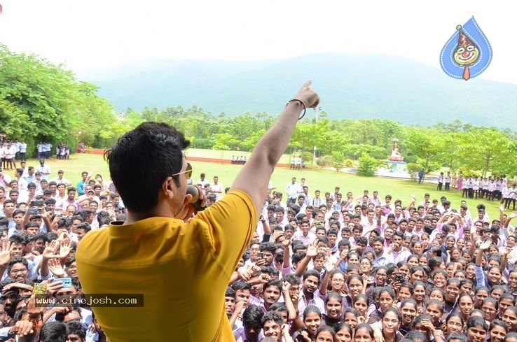 Evaru Team at Chaitanya  College - 11 / 35 photos