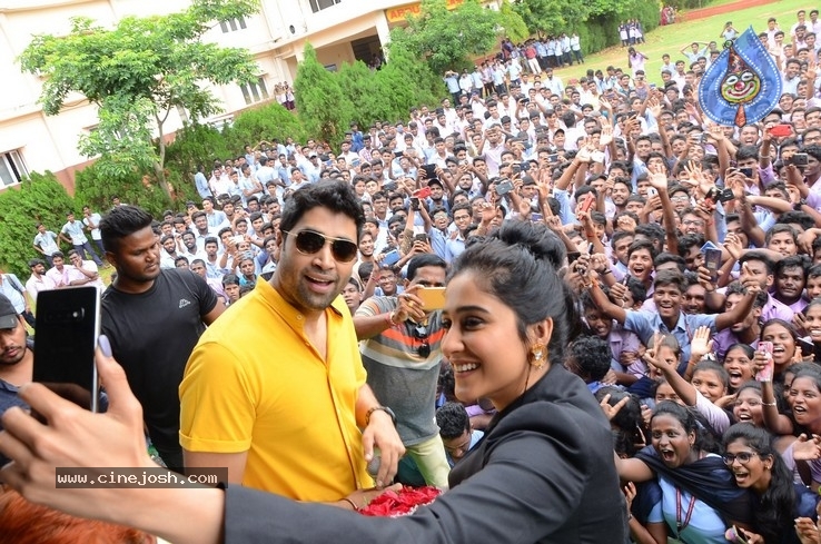 Evaru Team at Chaitanya  College - 13 / 35 photos