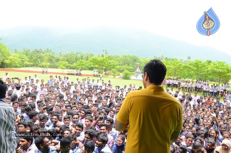 Evaru Team at Chaitanya  College - 17 / 35 photos