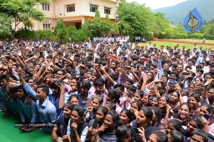 Evaru Team at Chaitanya  College - 21 / 35 photos