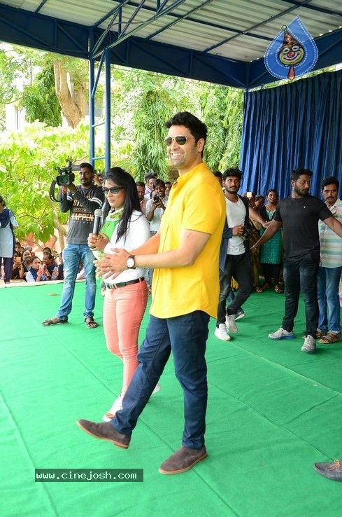 Evaru Team at Chaitanya  College - 23 / 35 photos