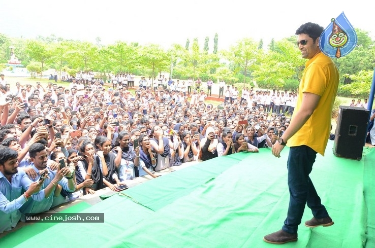 Evaru Team at Chaitanya  College - 29 / 35 photos
