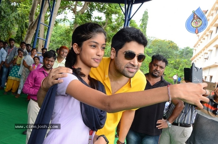 Evaru Team at Chaitanya  College - 34 / 35 photos