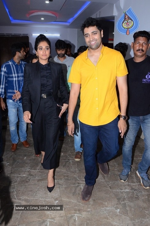 Evaru Team at SV Cinemas Vizag - 2 / 20 photos