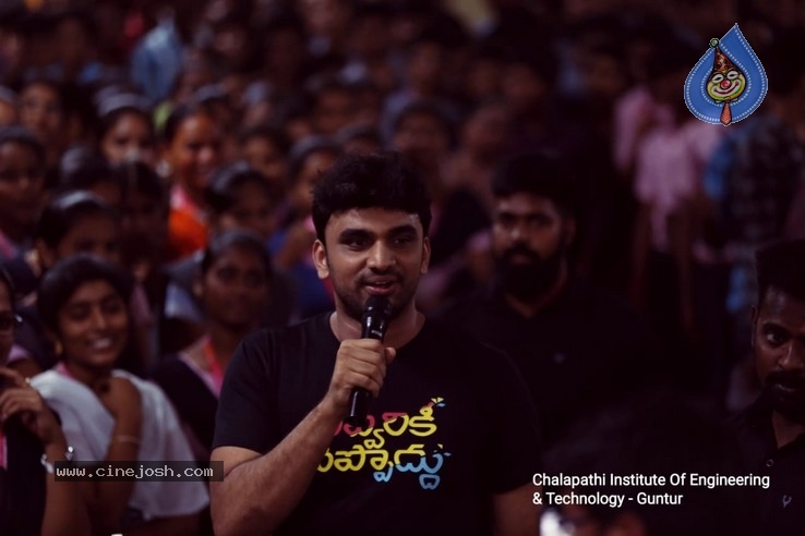 Evvarikee Cheppodu Team at Guntur - 3 / 12 photos