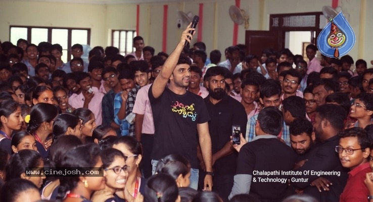 Evvarikee Cheppodu Team at Guntur - 7 / 12 photos