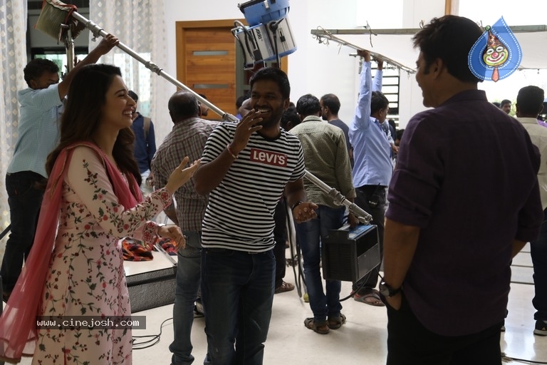 F2 Fun And Frustration Movie Working Stills - 1 / 8 photos