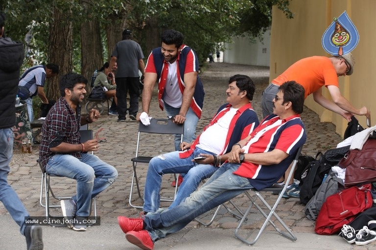 F2 Fun And Frustration Movie Working Stills - 4 / 8 photos