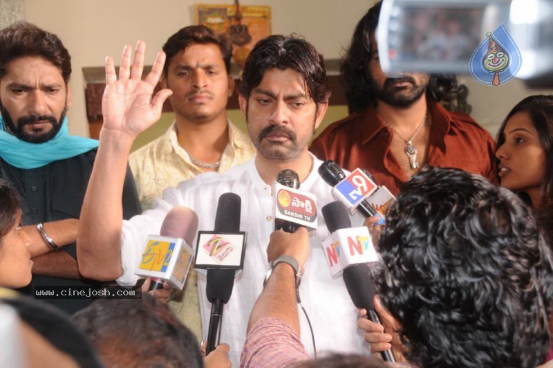 Gaayam 2 Movie Latest Gallery - 8 / 73 photos