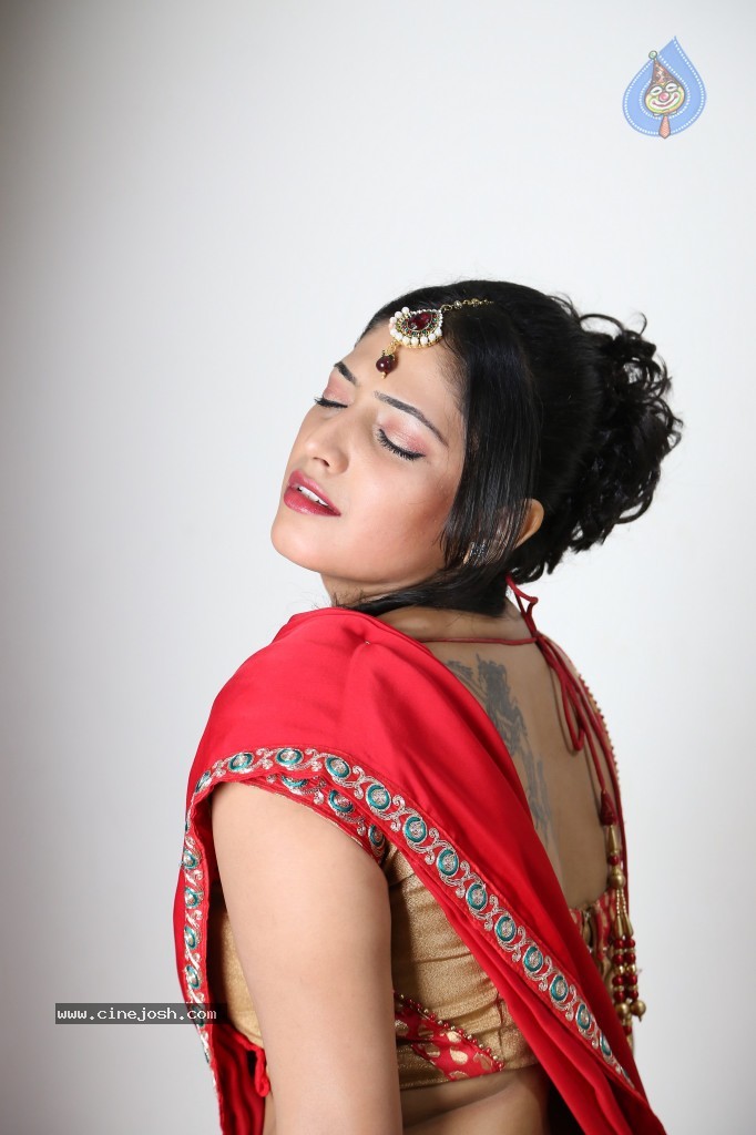 Galata Movie Hot Stills - 2 / 21 photos