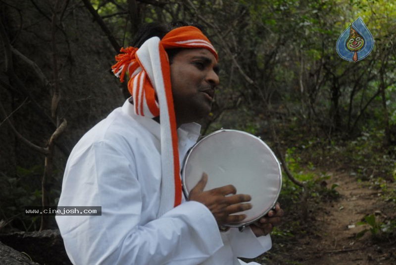 Galli Kurrollu Movie Latest Stills - 3 / 80 photos