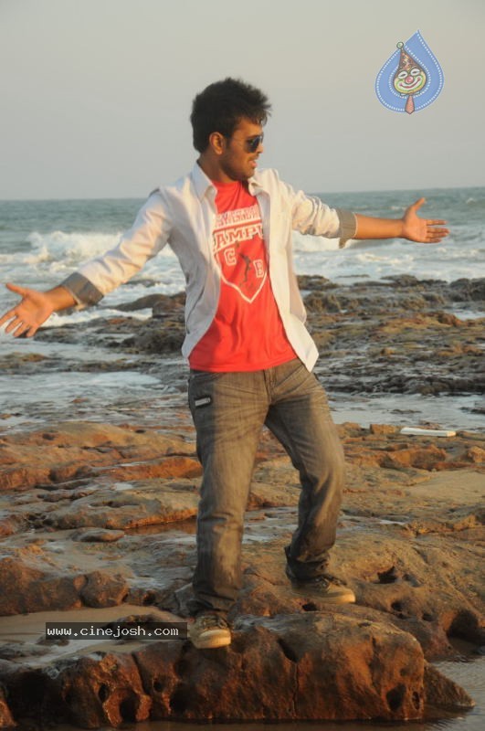 Galli Kurrollu Movie Latest Stills - 7 / 80 photos