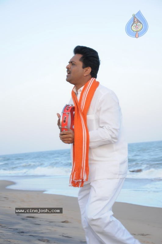 Galli Kurrollu Movie Latest Stills - 8 / 80 photos
