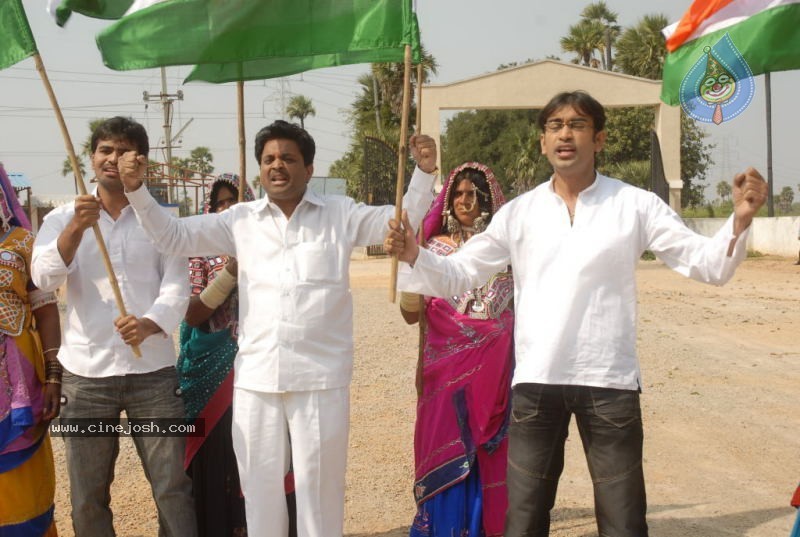 Galli Kurrollu Movie Latest Stills - 16 / 80 photos