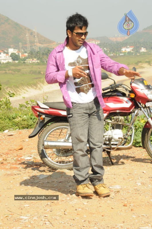 Galli Kurrollu Movie Latest Stills - 27 / 80 photos