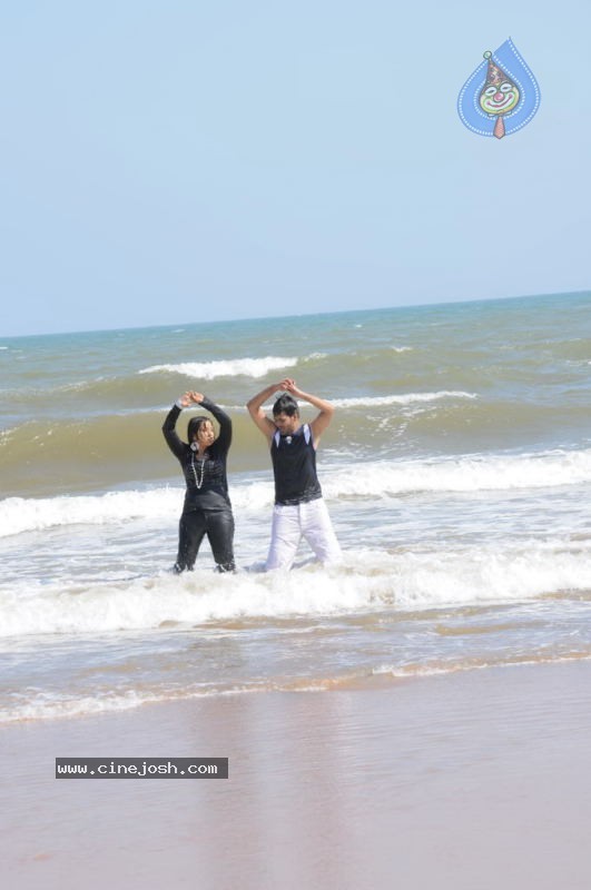 Galli Kurrollu Movie Latest Stills - 34 / 80 photos