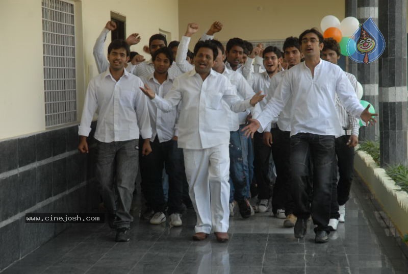 Galli Kurrollu Movie Latest Stills - 35 / 80 photos