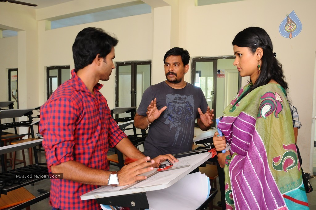 Gallo Telinattunde Movie New Pics - 24 / 34 photos