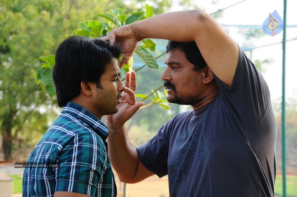 Gallo Telinattunde Movie Photos - 27 / 30 photos