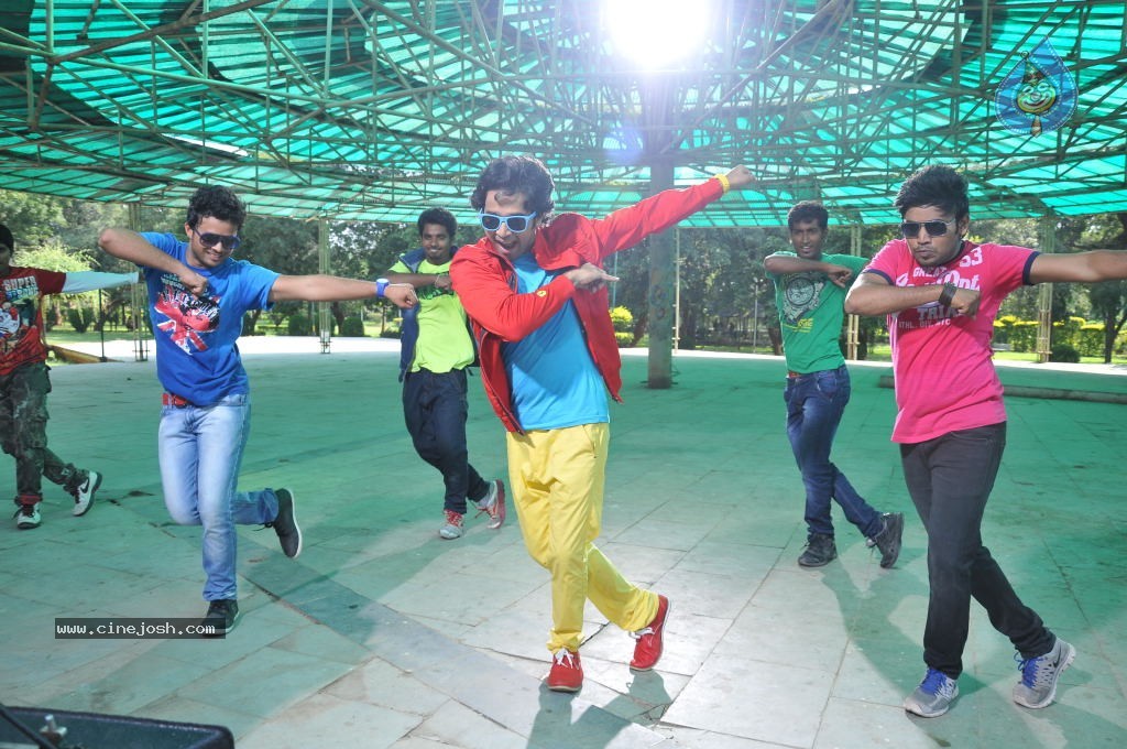Gallo Telinattunde Movie Stills n Walls - 10 / 64 photos