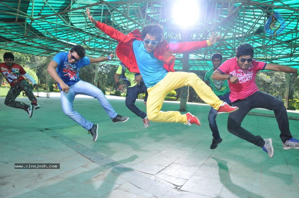 Gallo Telinattunde Movie Stills n Walls - 19 / 64 photos