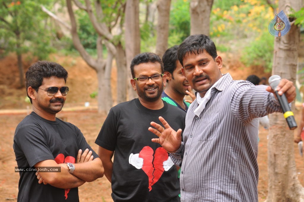 Gallo Telinattunde Movie Stills n Walls - 22 / 64 photos