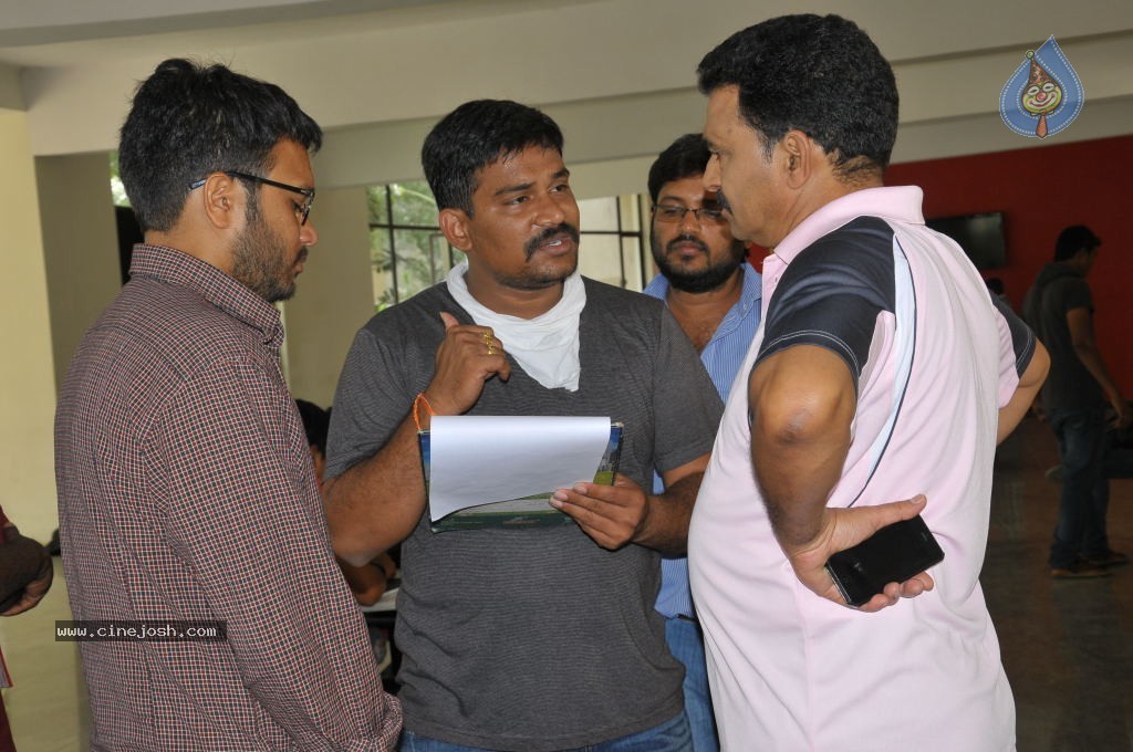 Gallo Telinattunde Movie Stills n Walls - 23 / 64 photos
