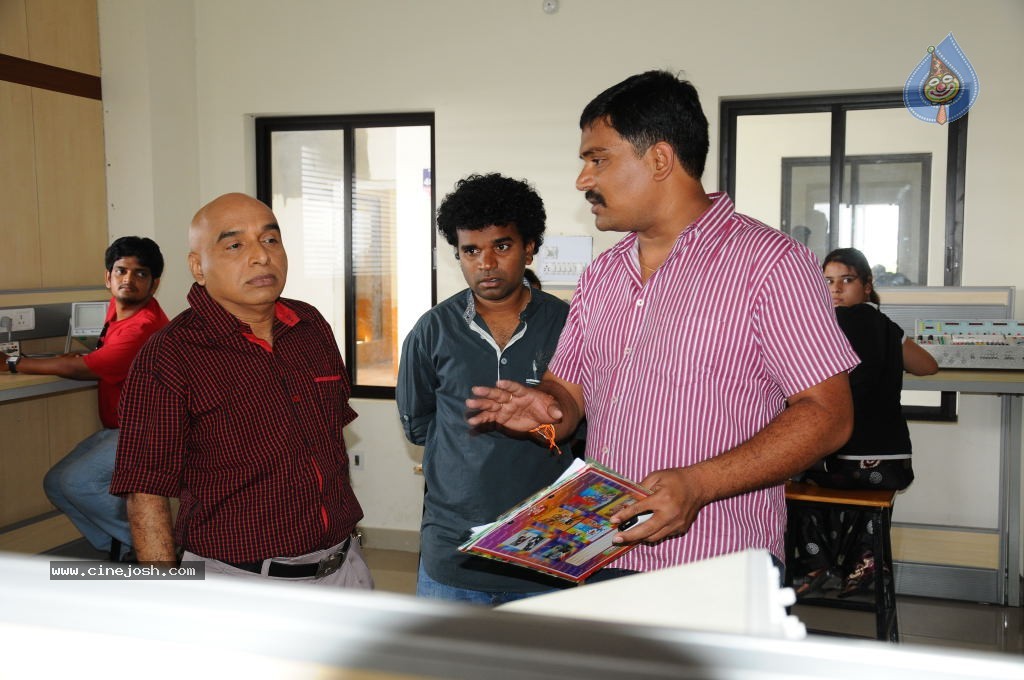 Gallo Telinattunde Movie Stills n Walls - 52 / 64 photos