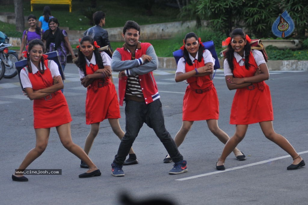 Gallo Telinattunde Movie Stills n Walls - 54 / 64 photos