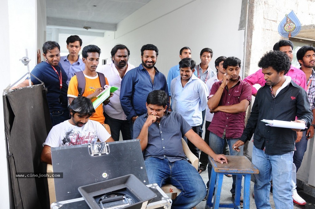 Gallo Telinattunde Posters n Stills - 3 / 22 photos