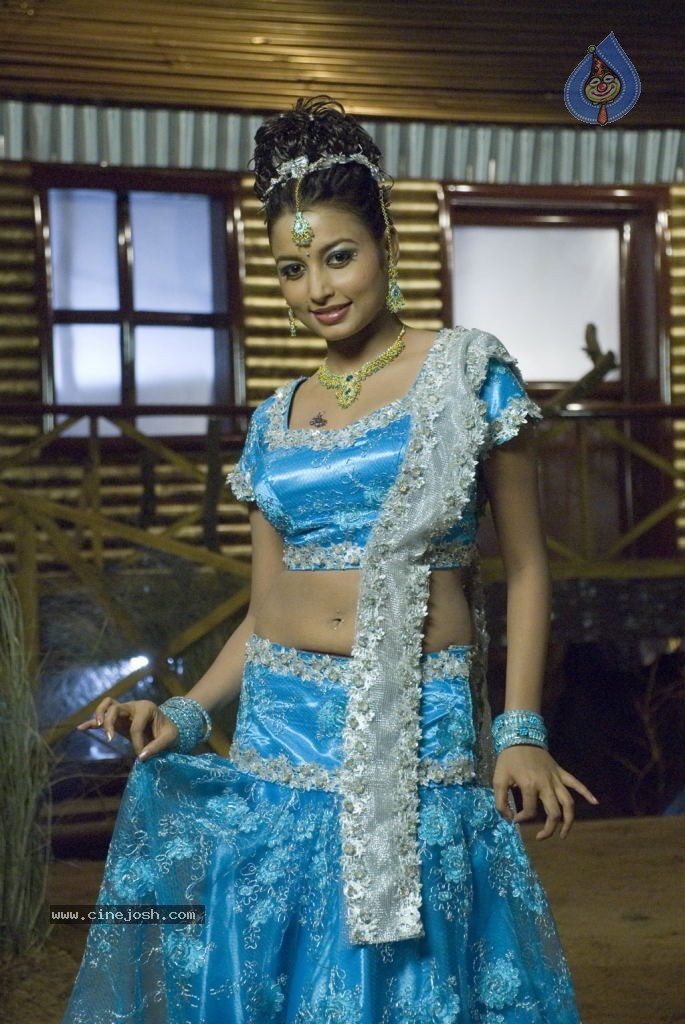 Gandhi Kanakku Tamil Movie Stills - 34 / 72 photos