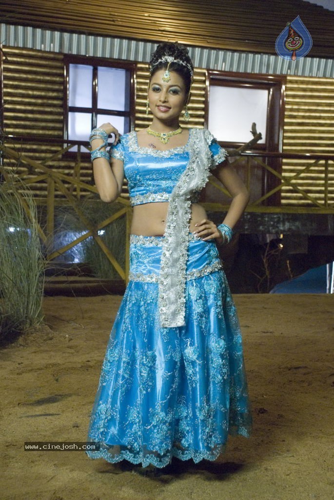 Gandhi Kanakku Tamil Movie Stills - 48 / 72 photos