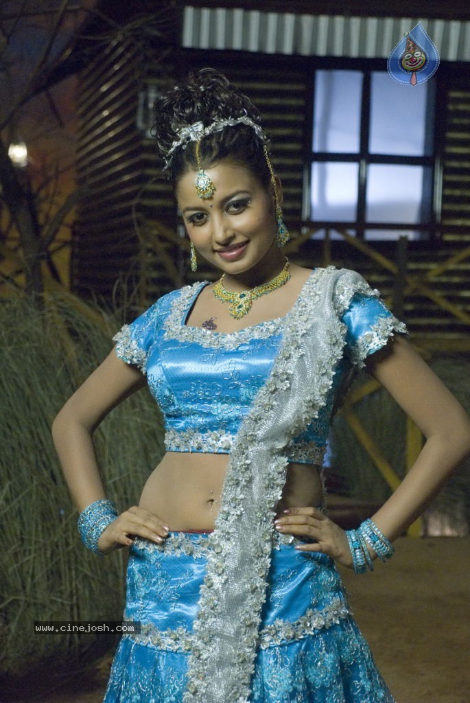 Gandhi Kanakku Tamil Movie Stills - 56 / 72 photos