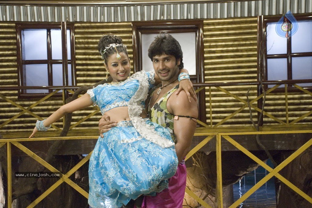 Gandhi Kanakku Tamil Movie Stills - 58 / 72 photos