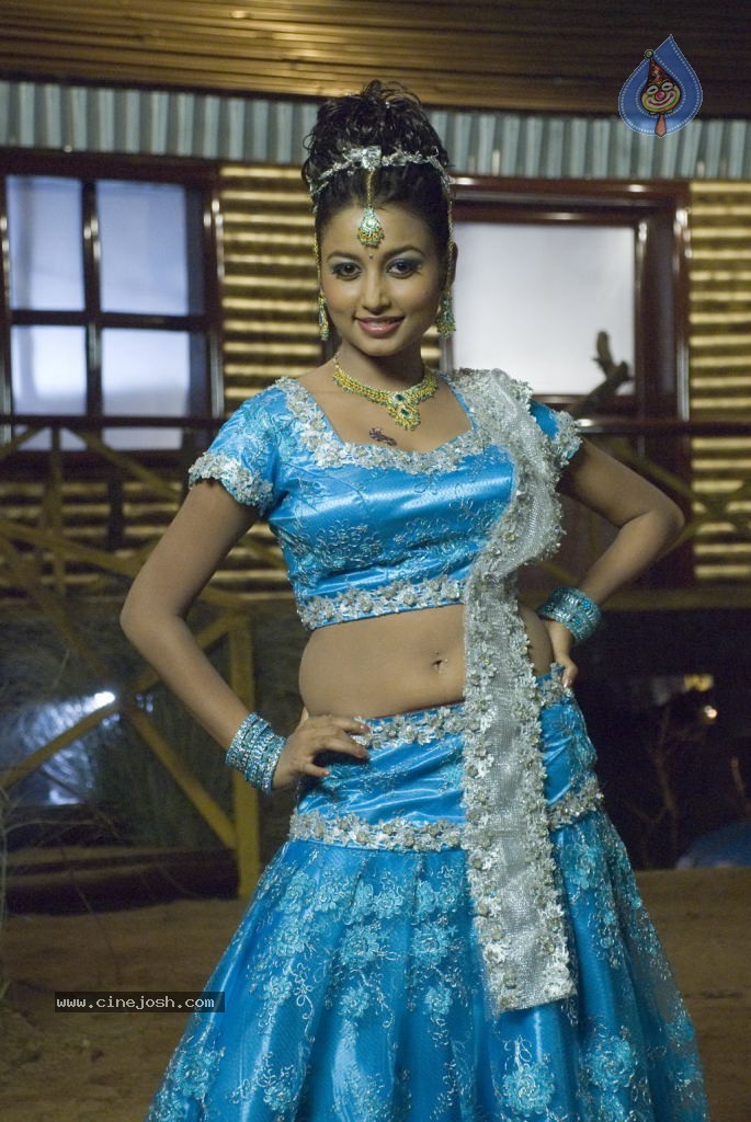 Gandhi Kanakku Tamil Movie Stills - 60 / 72 photos