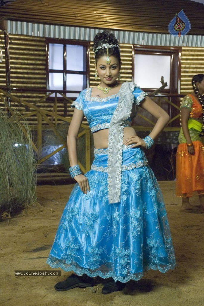 Gandhi Kanakku Tamil Movie Stills - 61 / 72 photos