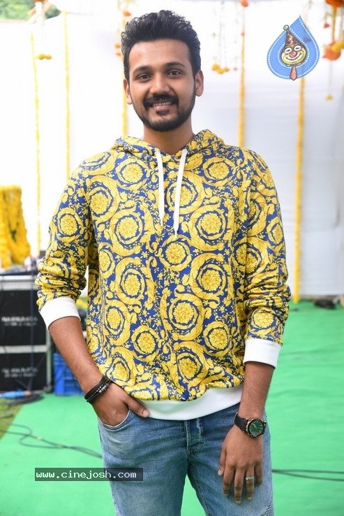 Ganesh Bellamkonda Movie Opening Photos - 22 / 45 photos
