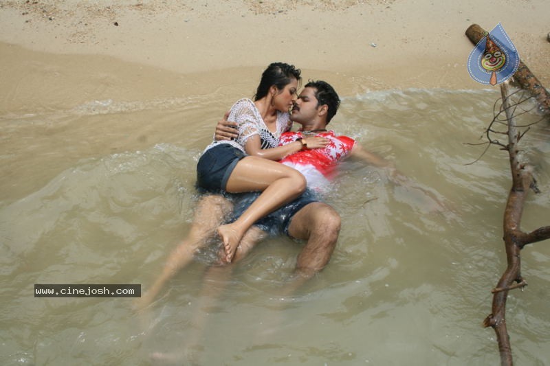 Gang war Latest Movie Stills - 26 / 32 photos