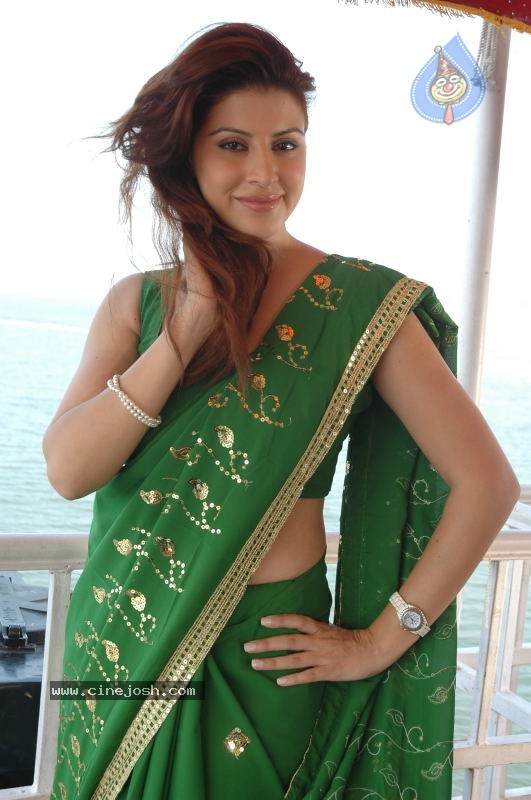 Chiru's babe Karishma oozing in 'Glamour' - 6 / 18 photos