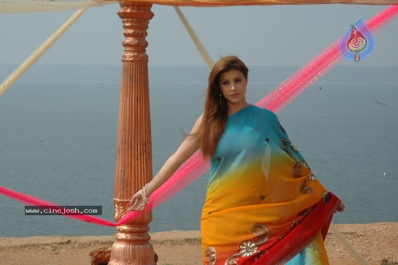 Chiru's babe Karishma oozing in 'Glamour' - 11 / 18 photos