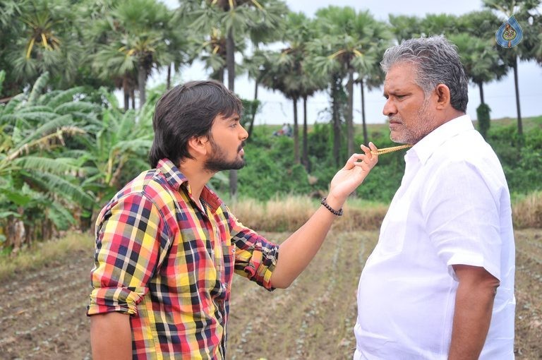 Godhaari Navvindi Movie Photos - 7 / 8 photos