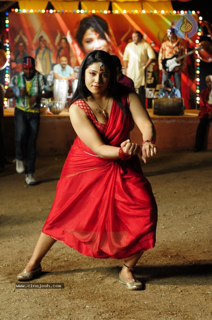 Gola Gola Movie New Stills - 13 / 25 photos