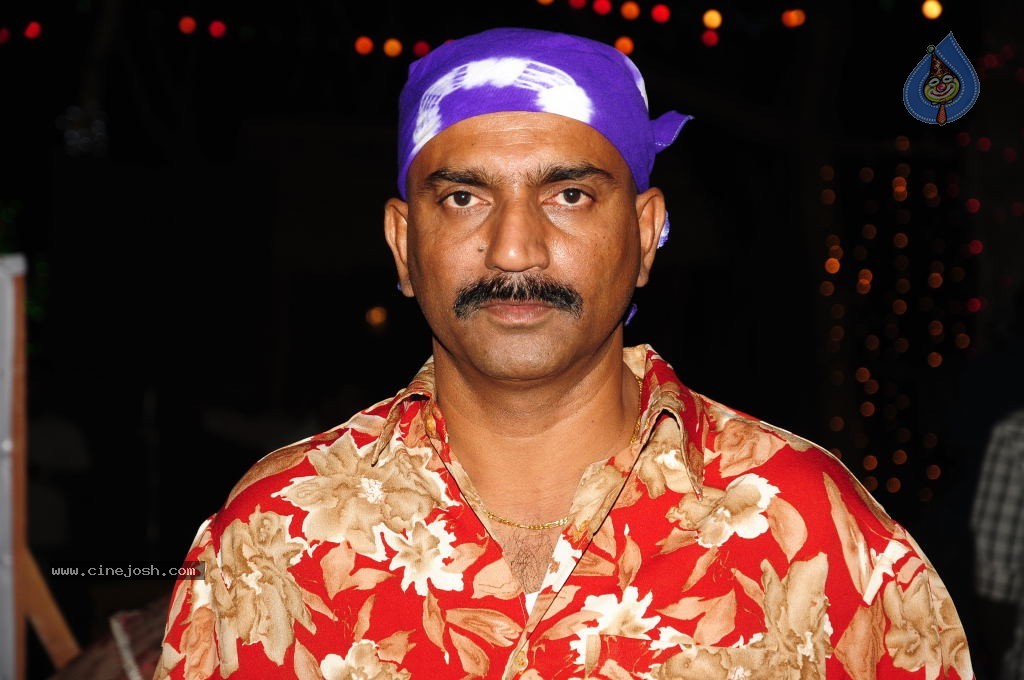 Gola Gola Movie Stills - 1 / 40 photos