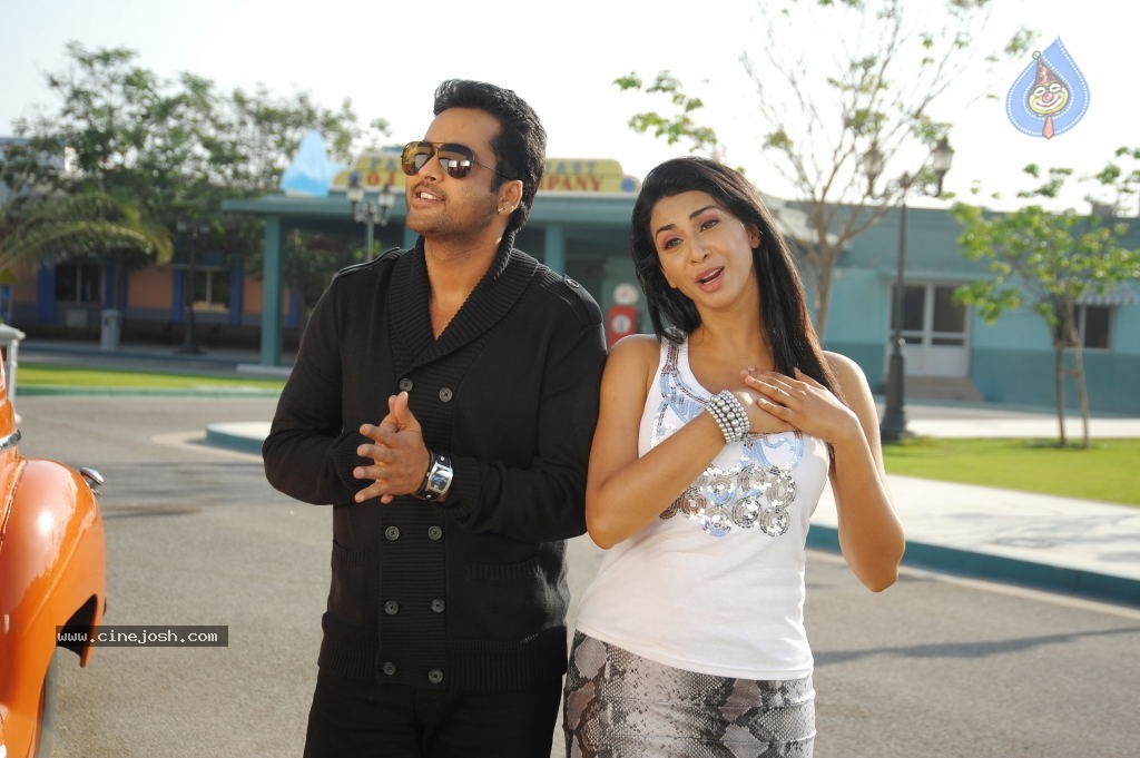 Gola Gola Movie Stills - 7 / 40 photos