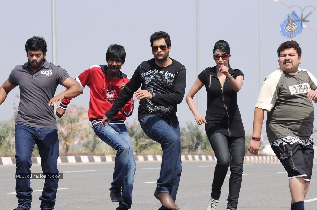 Gola Gola Movie Stills - 10 / 40 photos