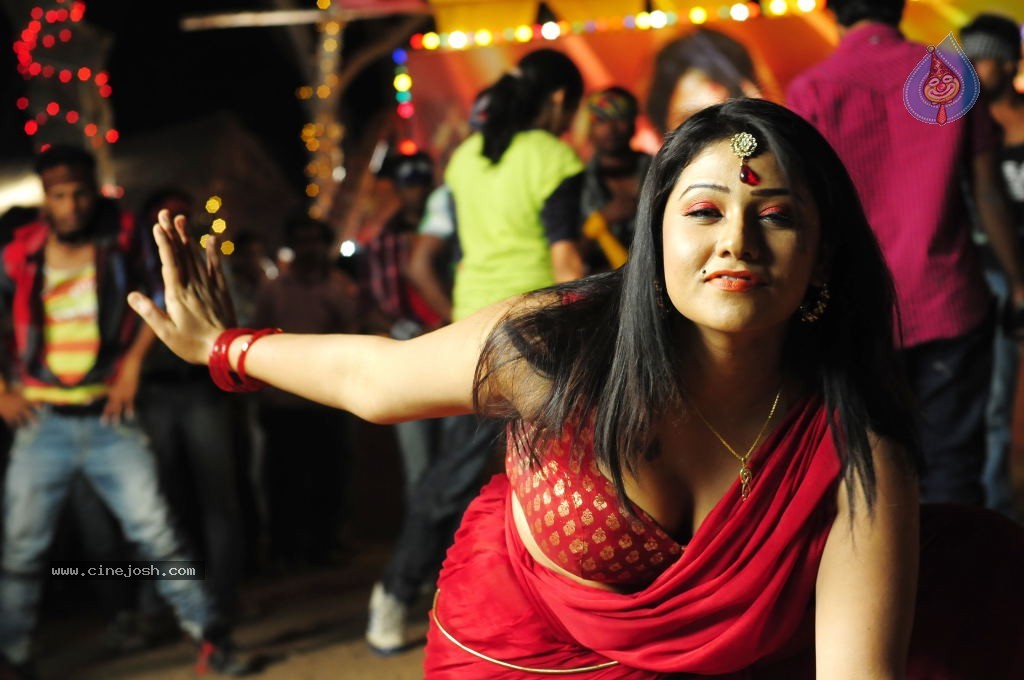 Gola Gola Movie Stills - 20 / 40 photos