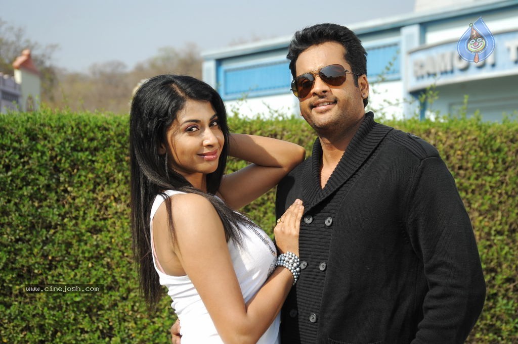 Gola Gola Movie Stills - 22 / 40 photos
