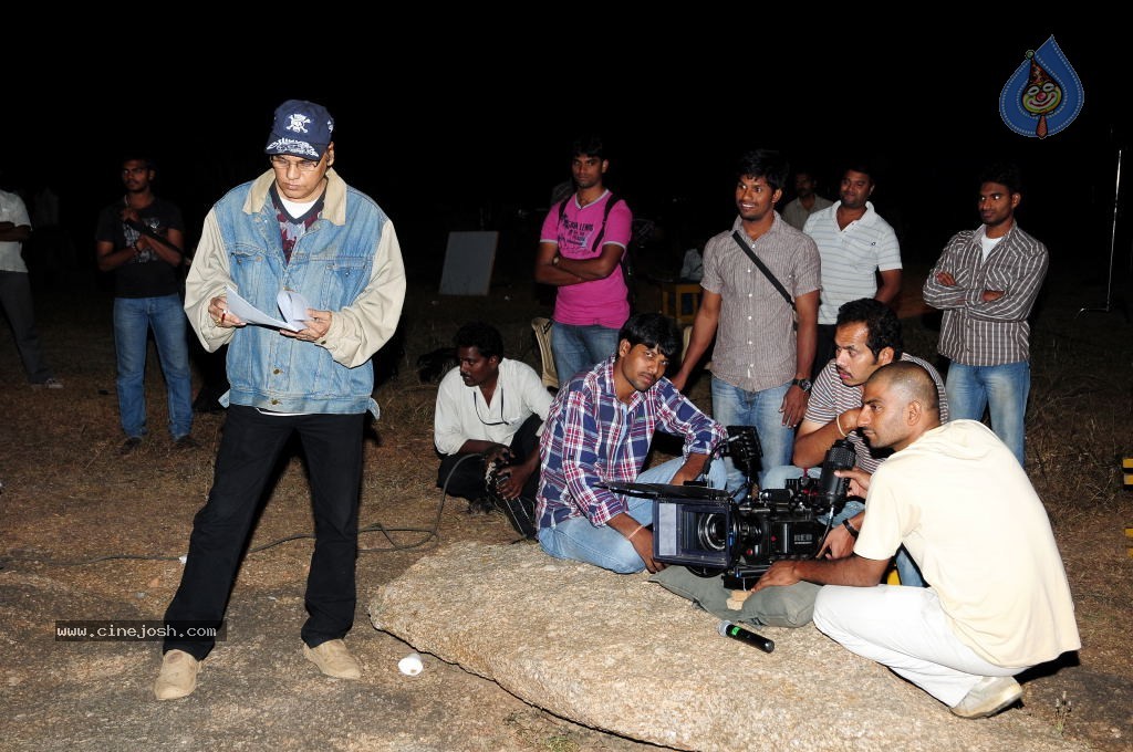 Gola Gola Movie Stills - 25 / 40 photos
